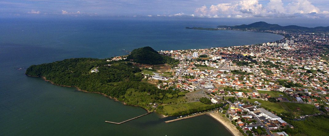 Vista aérea de Balneário Piçarras, no Litoral Norte de Santa Catarina